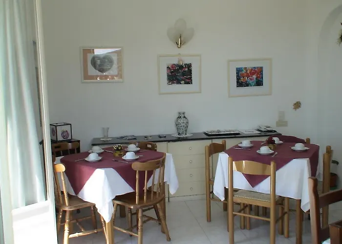 Natalina Oda ve Kahvaltı Forio di Ischia